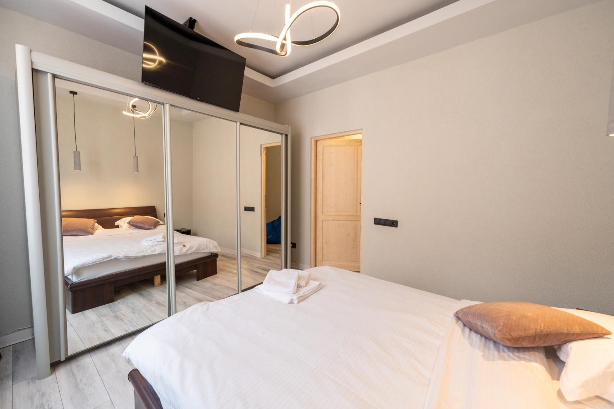 Barrique Apartament Braşov Buitenkant foto