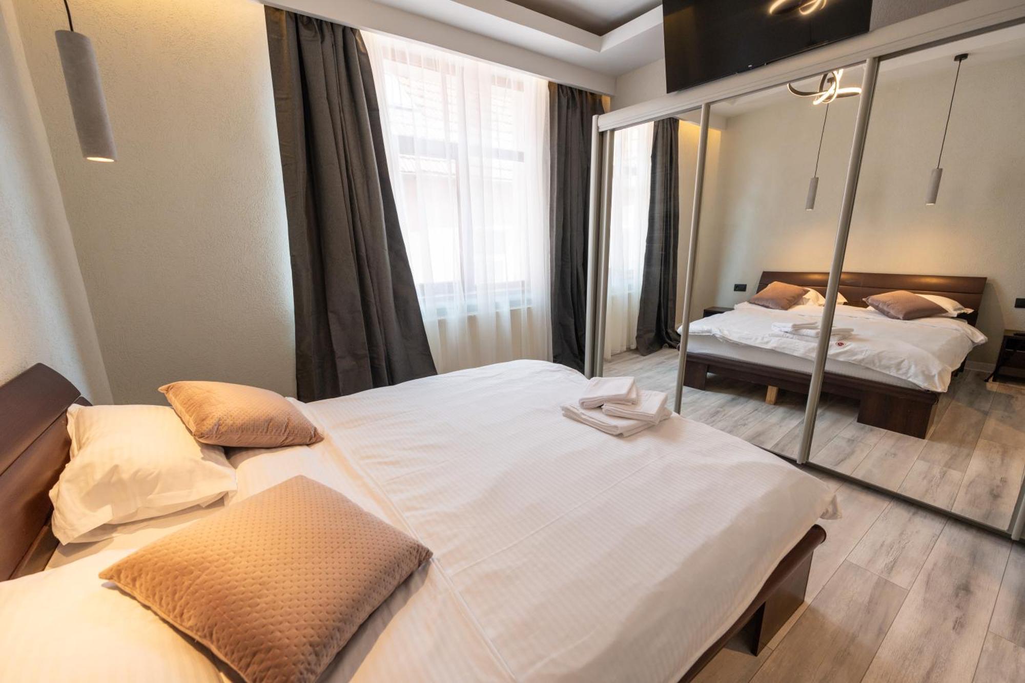 Barrique Apartament Braşov Buitenkant foto