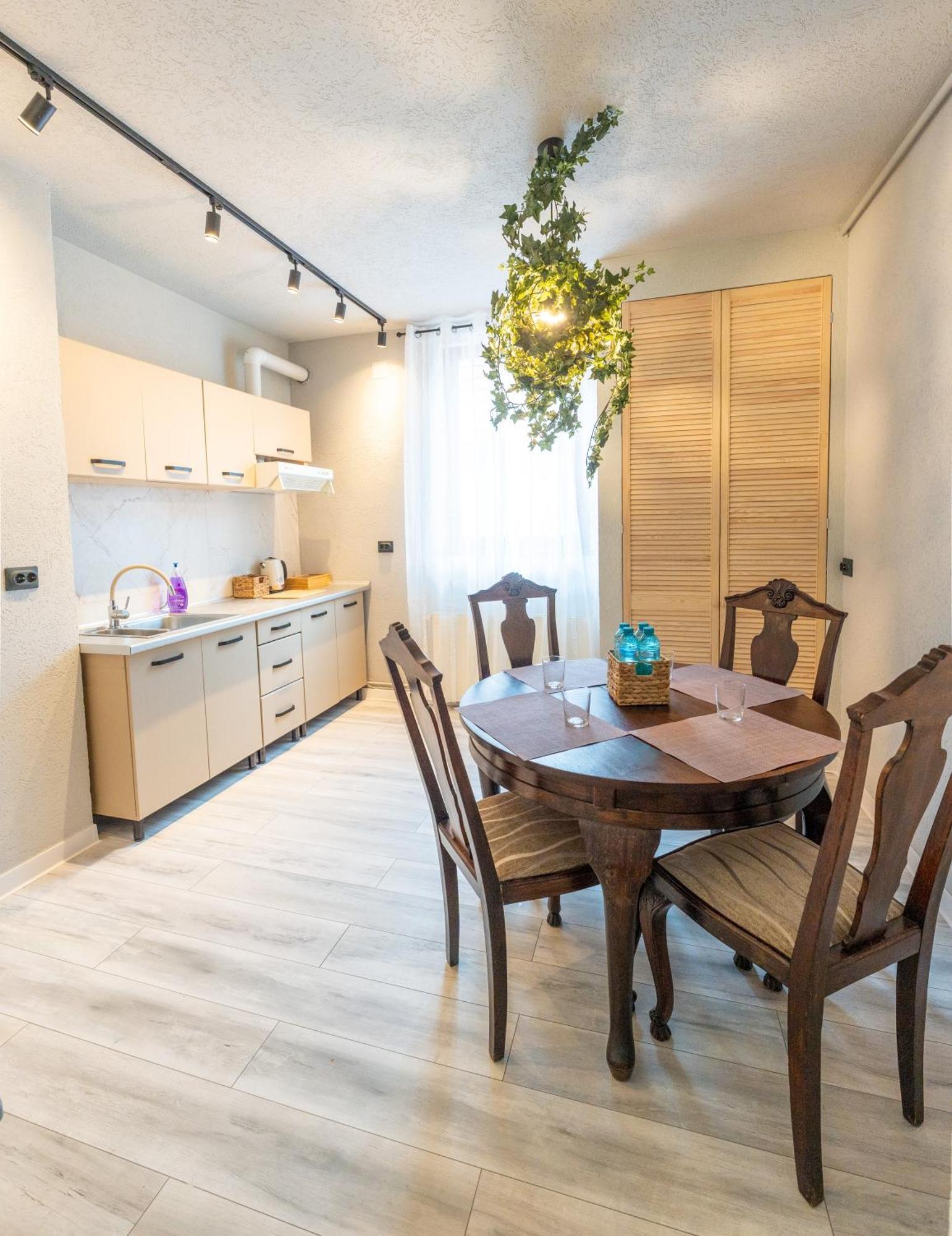 Barrique Apartament Braşov Buitenkant foto